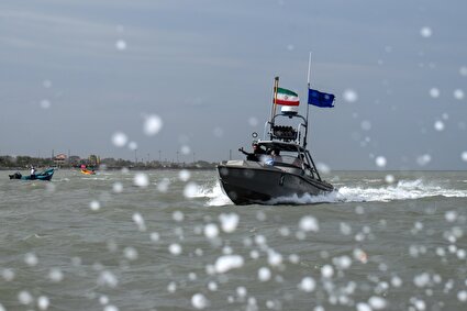 رژه اقتدار شناور‌های نیروی دریایی سپاه در مرز آستارا