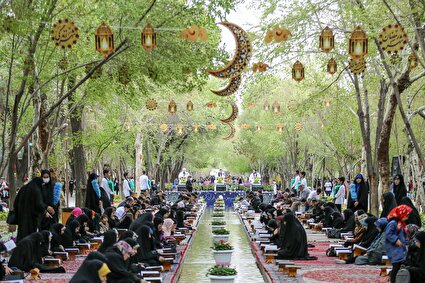 جزءخوانی قرآن کریم در گذر فرهنگی چهارباغ - اصفهان