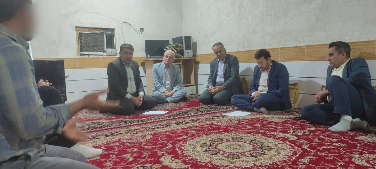 رئیس کل دادگستری بوشهر با خانواده زندانیان نیازمند در بخش بوشکان دیدار کرد