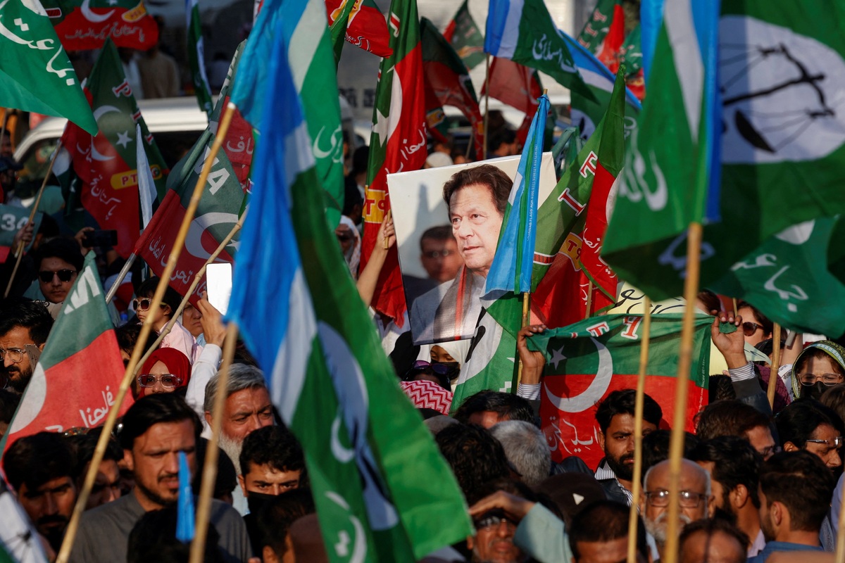 حزب عمران خان به‌دنبال تشکیل دولت در پاکستان؛ اعتراض‌ها تشدید شد