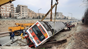 واژگونی قطار مترو تهران در مسیر پایانه صادقیه/ قطار خالی از مسافر بود