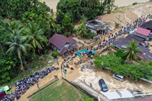 سیل و رانش زمین در اندونزی؛ ده‌ها هزار نفر آواره شدند