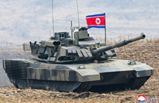 فرماندهی رزمایش نظامی تانک‌های ارتش کره شمالی از سوی کیم