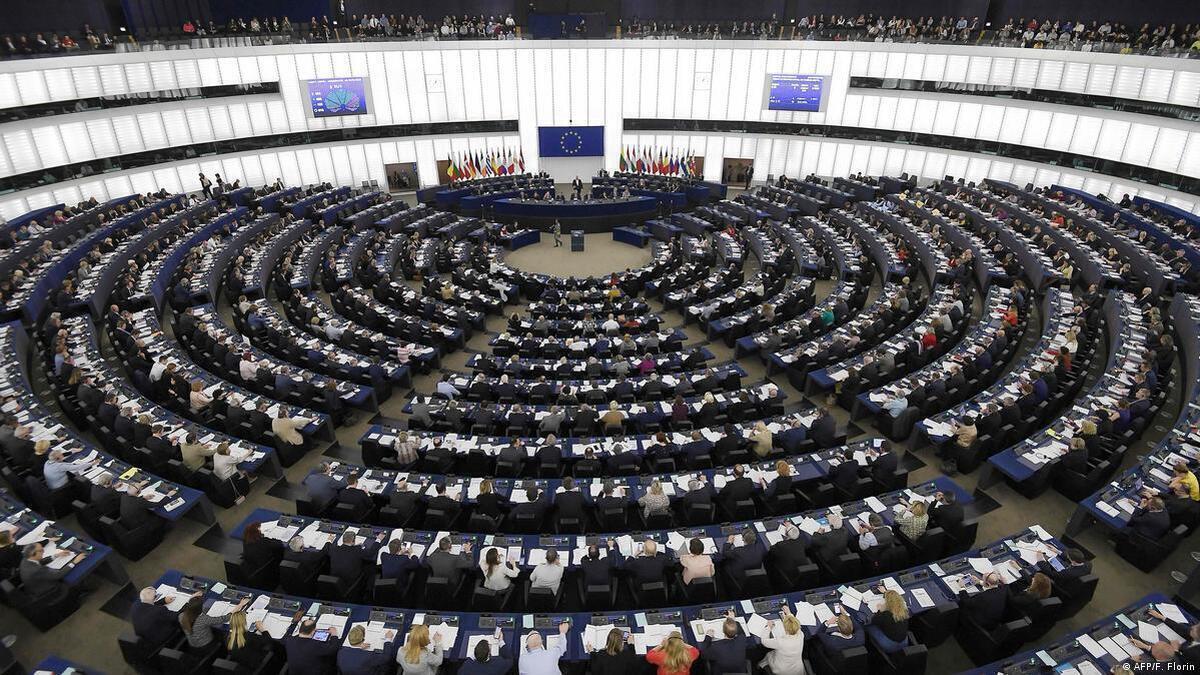 اعتراض پارلمان اروپا به روش‌های متقلبانه منافقین در سوءاستفاده از سیاستمداران اروپایی/  استفاده از ۴۵ عنوان جعلی برای فریب نهاد قانون‌گذاری اروپا