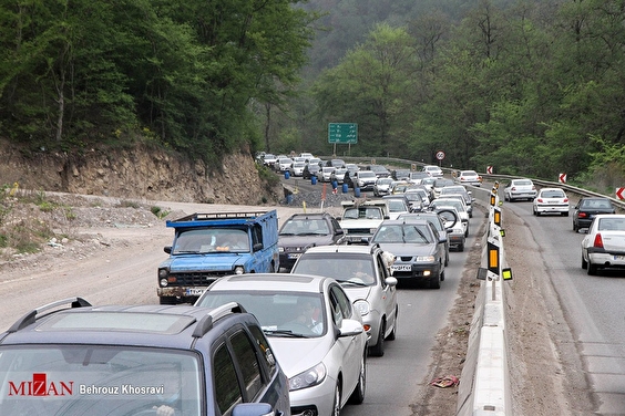 وضعیت ترافیکی و آب‌وهوایی جاده‌ها و استان‌های کشور در روز دوازدهم فروردین/ تردد در جاده کرج - چالوس و آزادراه تهران - شمال به سمت مازندران ممنوع شد